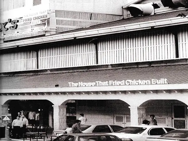 One Of The First Max's Chicken Restaurants In The Philippines